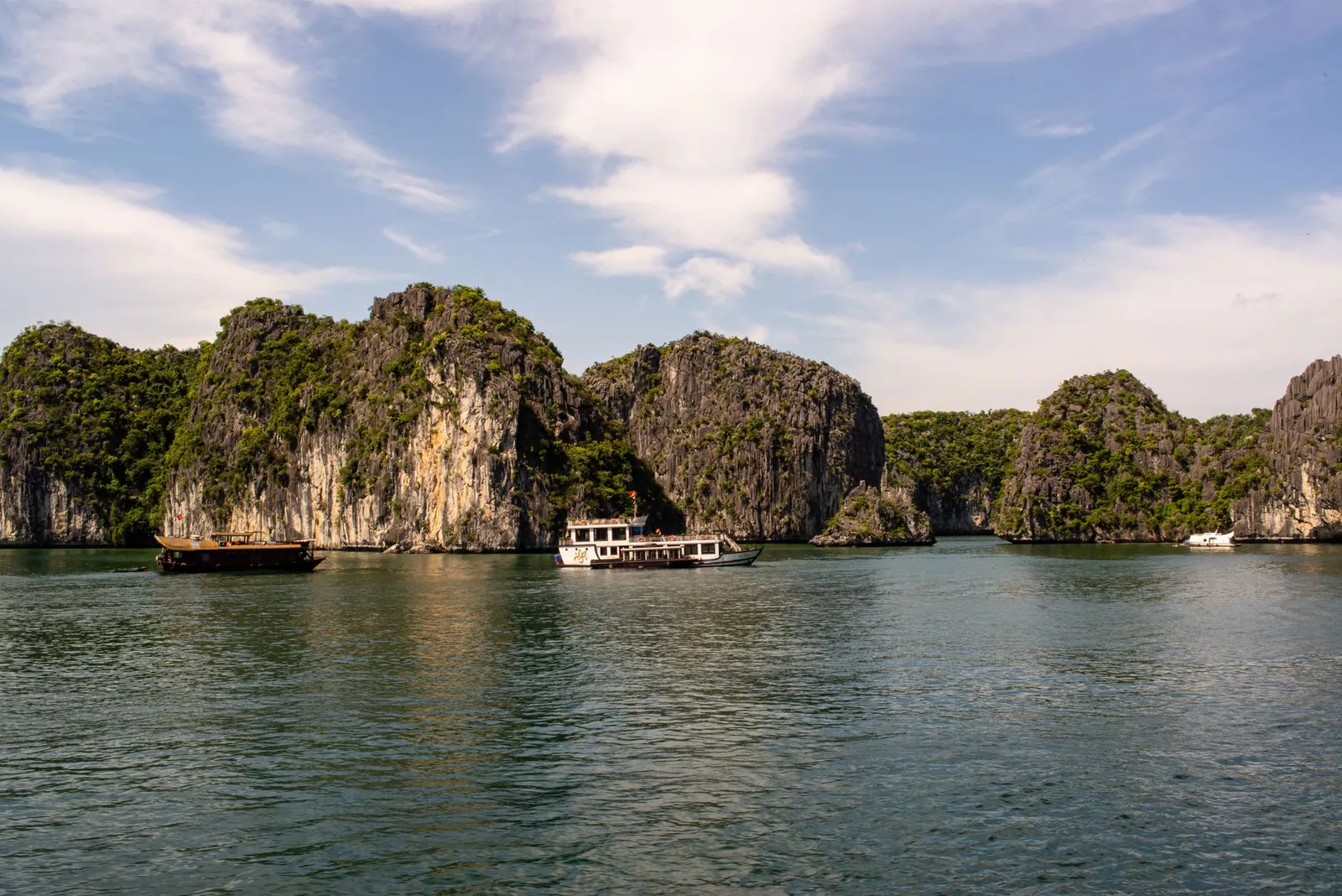 Stunning limestone karsts and boats in Ha Long Bay, Vietnam, under a clear sky